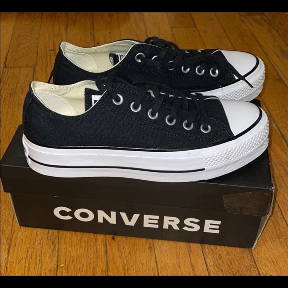COPY - Converse Platform Size 7, brand new, never…